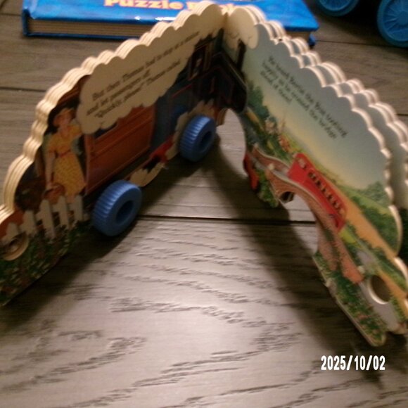 Thomas & Friends TOY LOT Busy Books W/ Figures, '92 LARGE TRAIN, PUZZLES - Picture 5 of 10